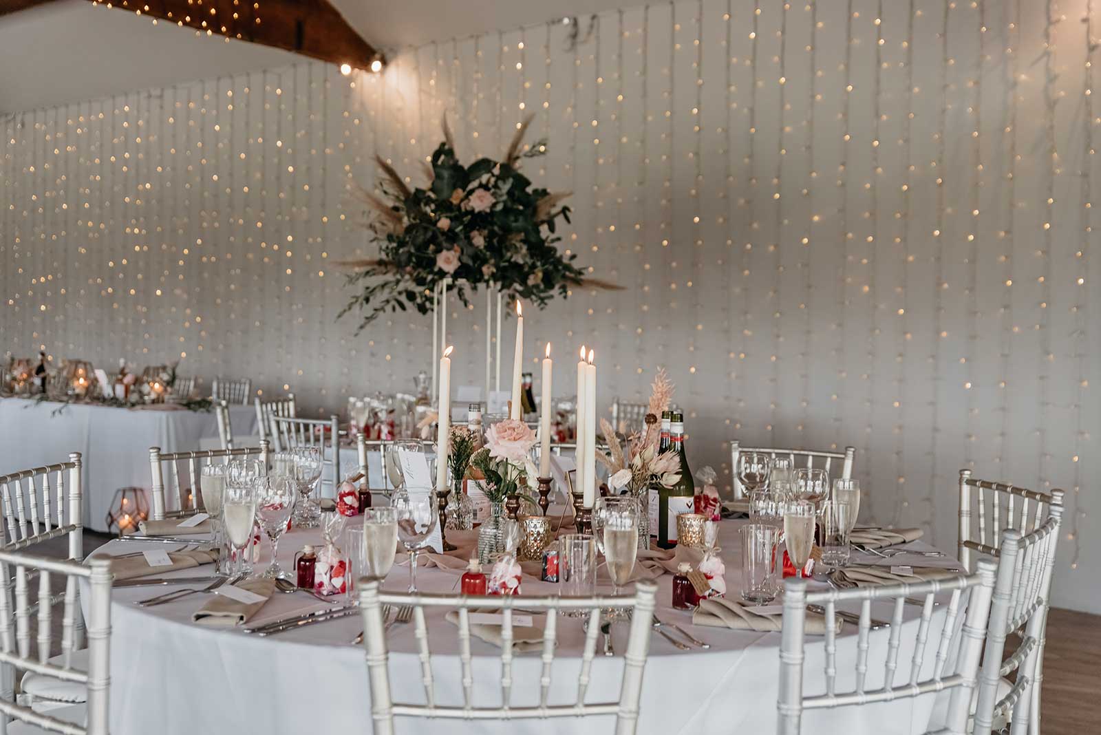 modern elegant wedding table